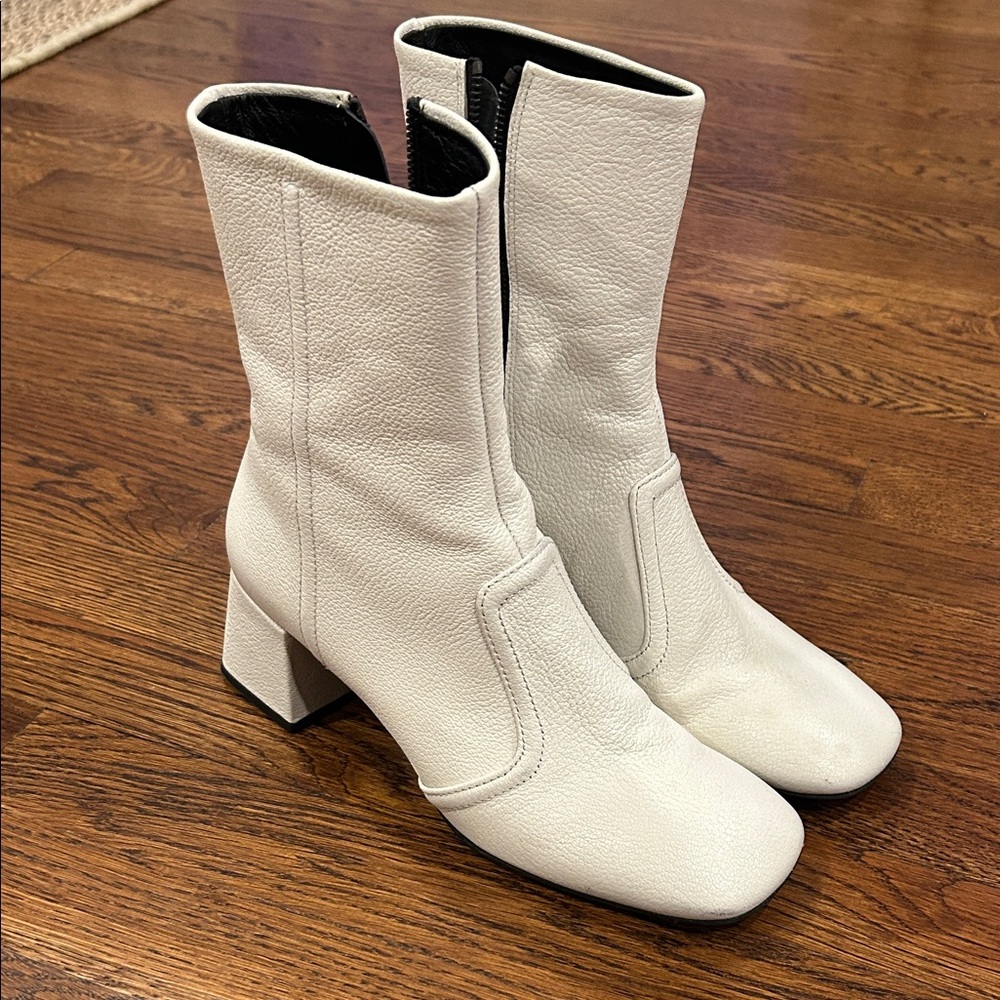 Vero Cuoio White Mid-Calf Block Heel Boots